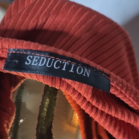 Rust Ribbed Knot Front Top - Picture 2 of 5